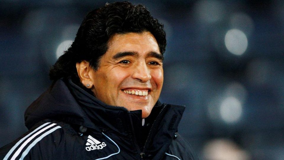 Futbol efsanesi Maradona vefatının 3. yılında anılıyor