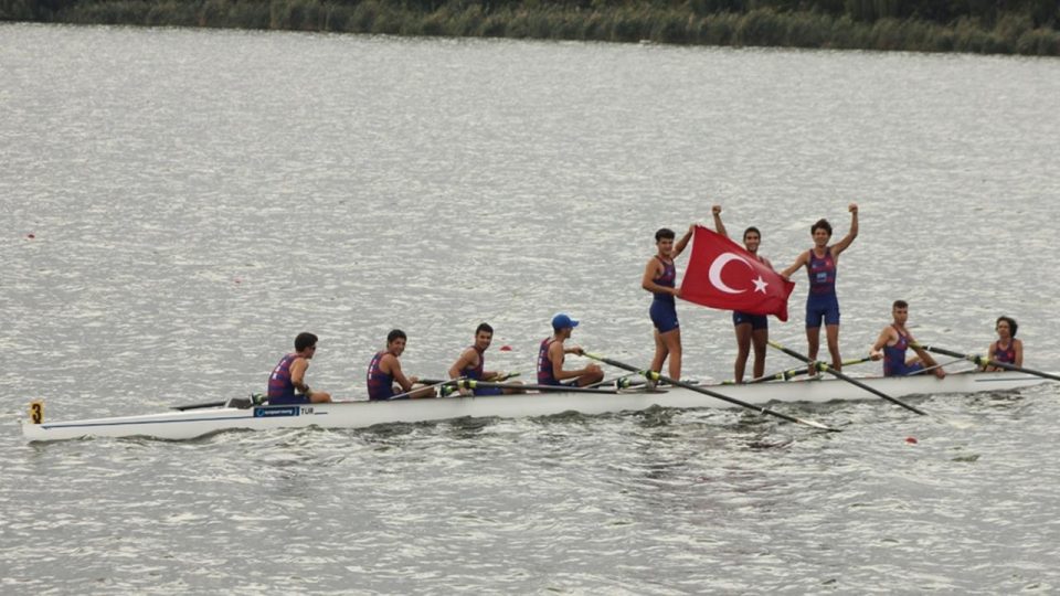 Milli kürekçiler başarı grafiğini yükseltti